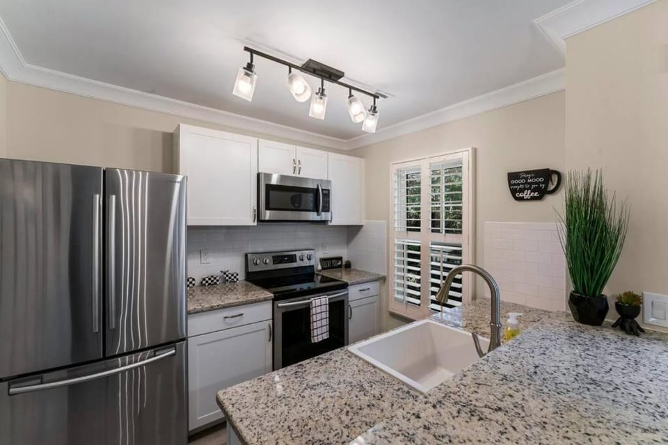 Golf Oasis Modern Townhome! House in Charlotte