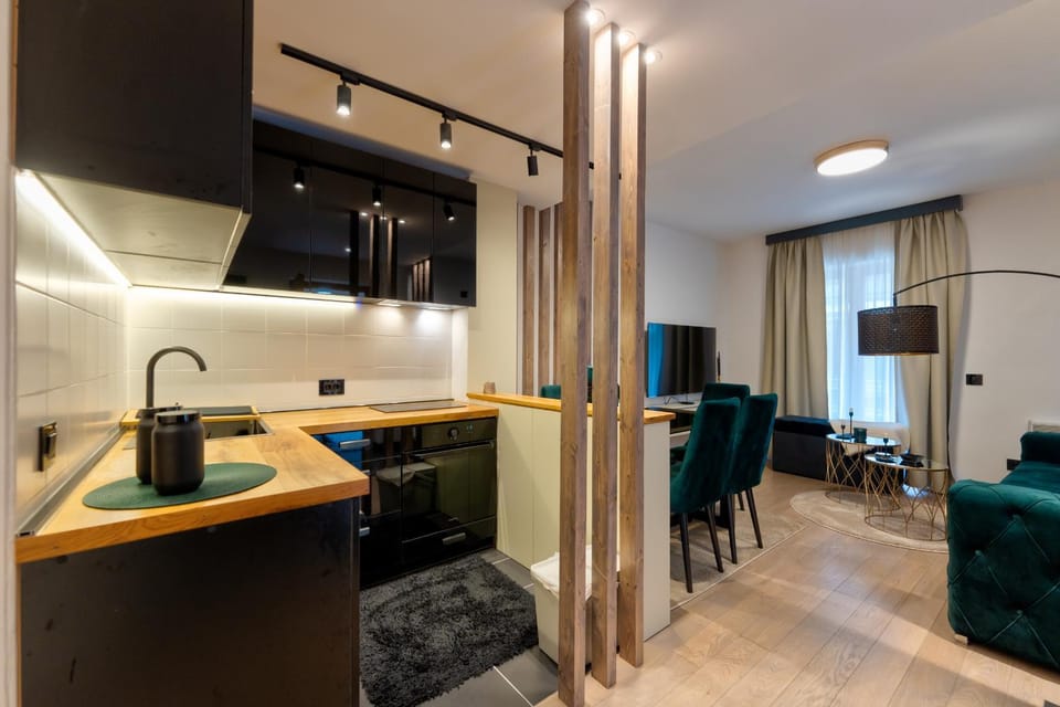 Kitchen or kitchenette, Dining area, stove