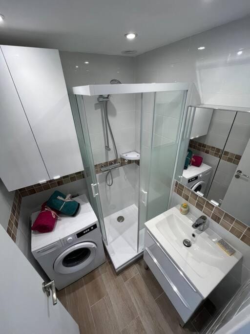 Shower, Bathroom