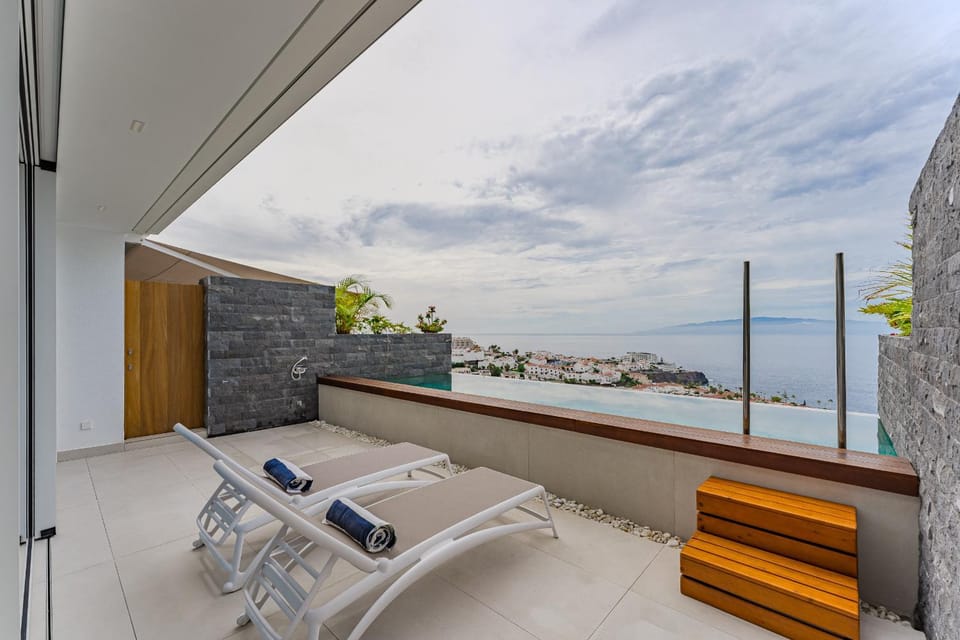 SVB Aquasuites Luxury Penthouse - A02 Apartment in Acantilados de Los Gigantes