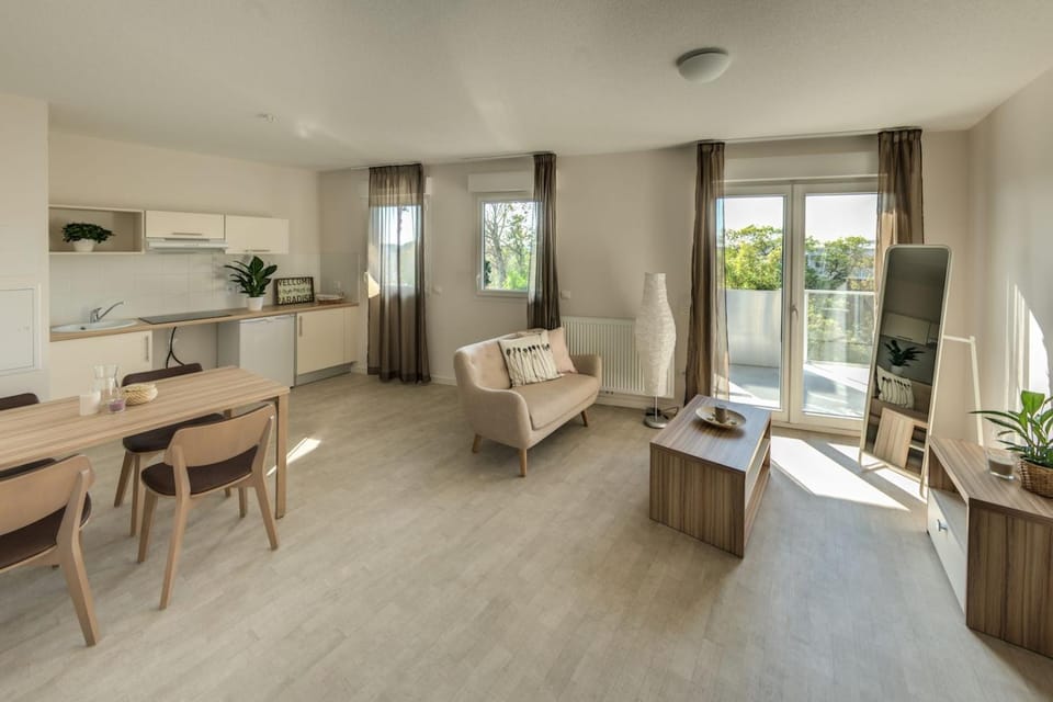 Kitchen or kitchenette, Living room, Seating area, Dining area
