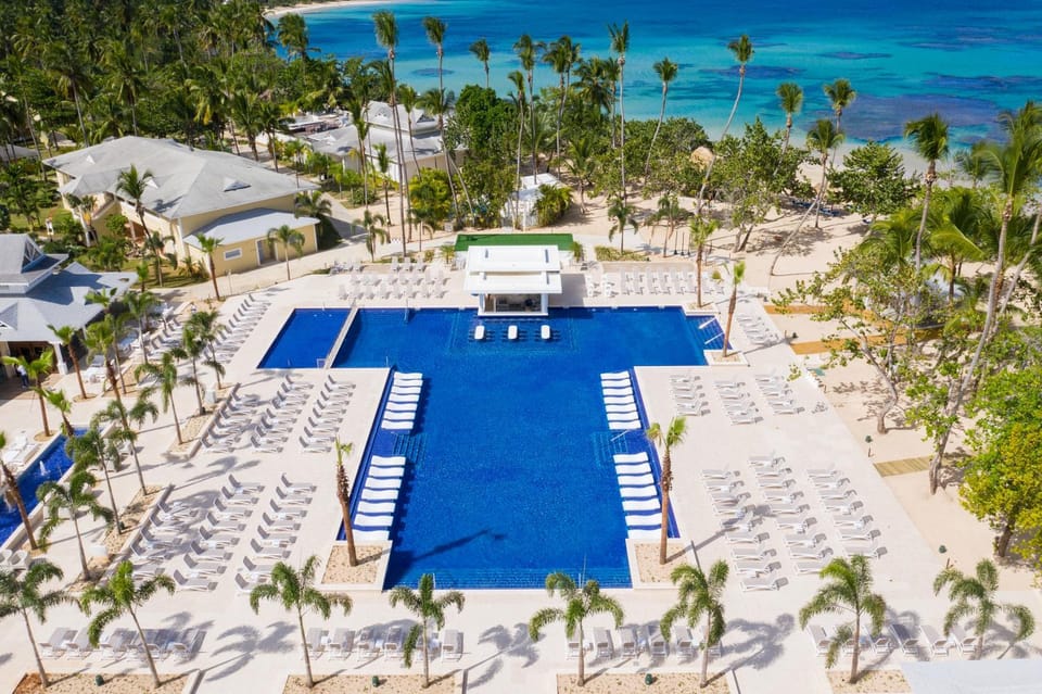 Nearby landmark, Day, Natural landscape, Bird's eye view, Beach, Pool view, Sea view, Swimming pool, sunbed