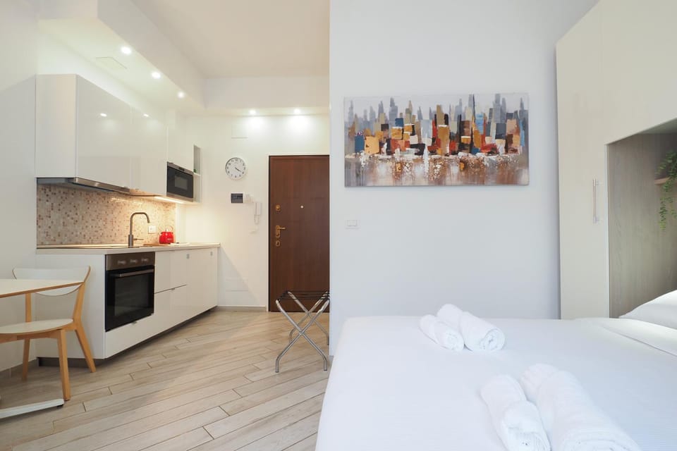 Bed, Kitchen or kitchenette, Photo of the whole room, oven, stove, towels, wardrobe