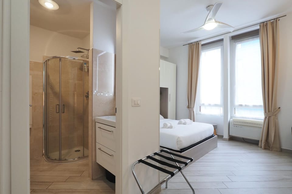 Shower, Bathroom, Photo of the whole room, towels