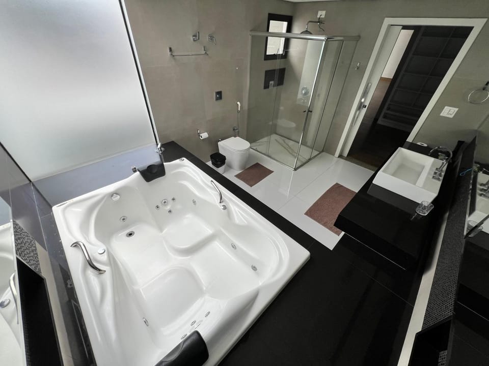 Hot Tub, Bathroom
