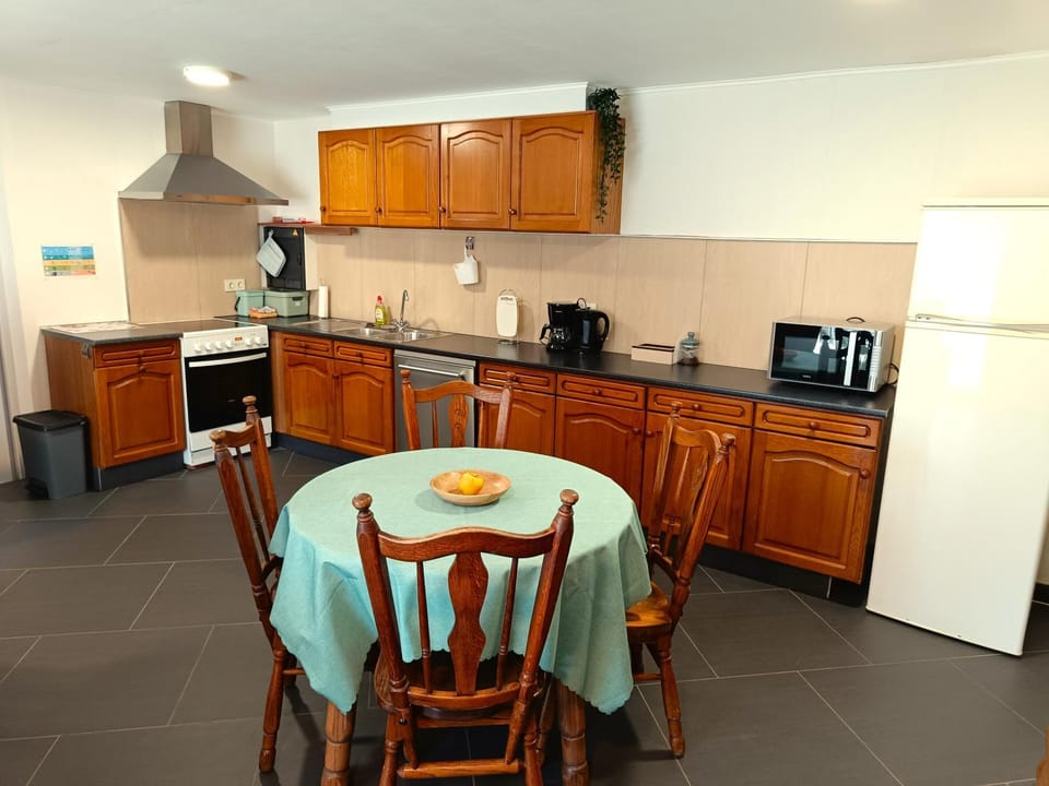 Dining area, kitchen