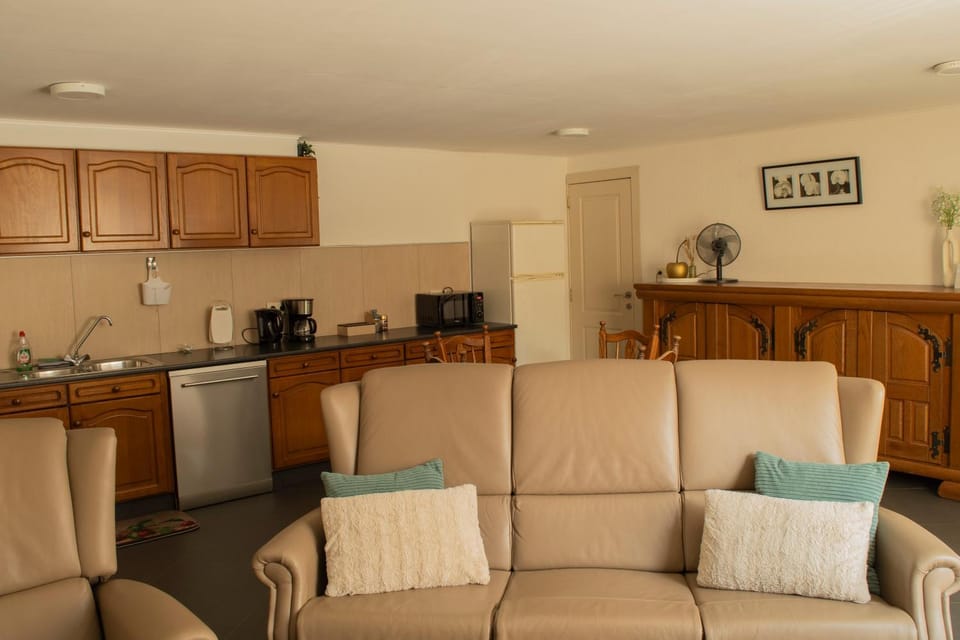Seating area, kitchen
