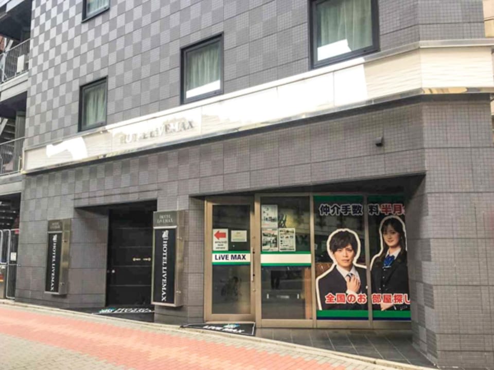 Facade/entrance