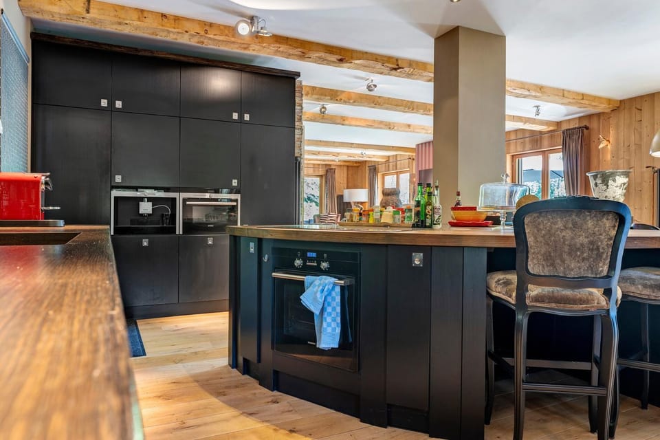 Kitchen or kitchenette, Living room