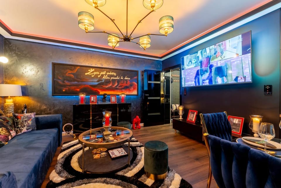 TV and multimedia, Living room, Other, Other, Other, Decorative detail, Decorative detail, Seating area, towels, towels