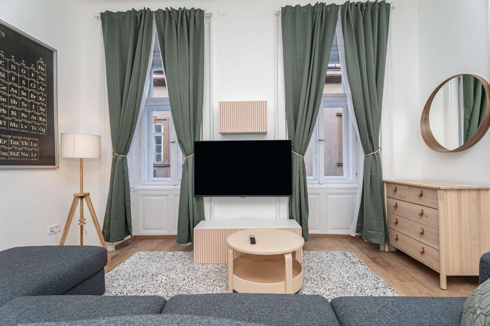 Three Roses Apartment in Budapest