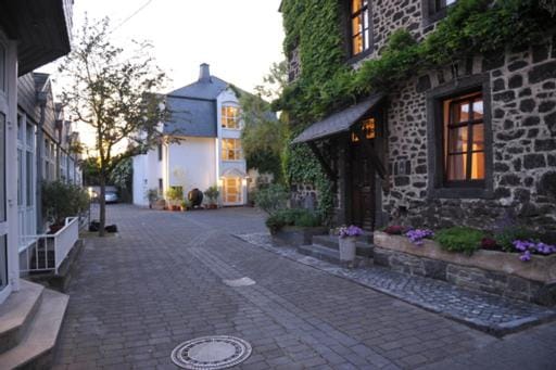 Day, Neighbourhood, Garden