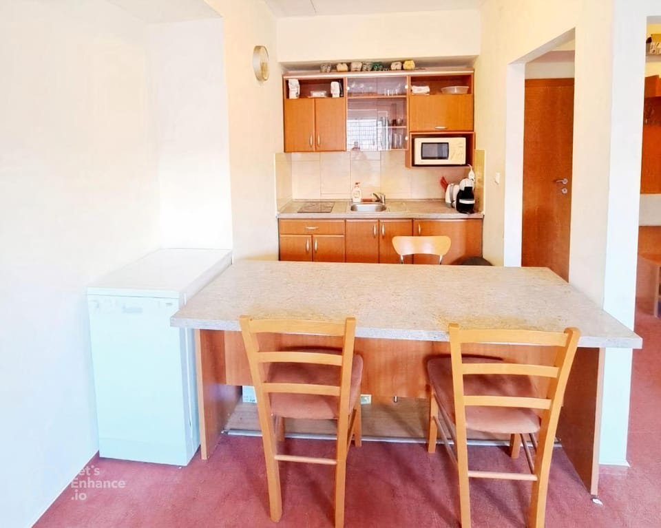 Kitchen or kitchenette, Dining area, dishwasher, pet friendly