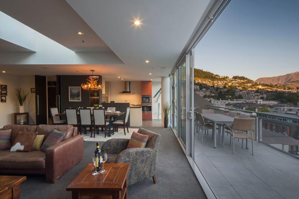 Shotover Penthouse Spa Apartment in Queenstown