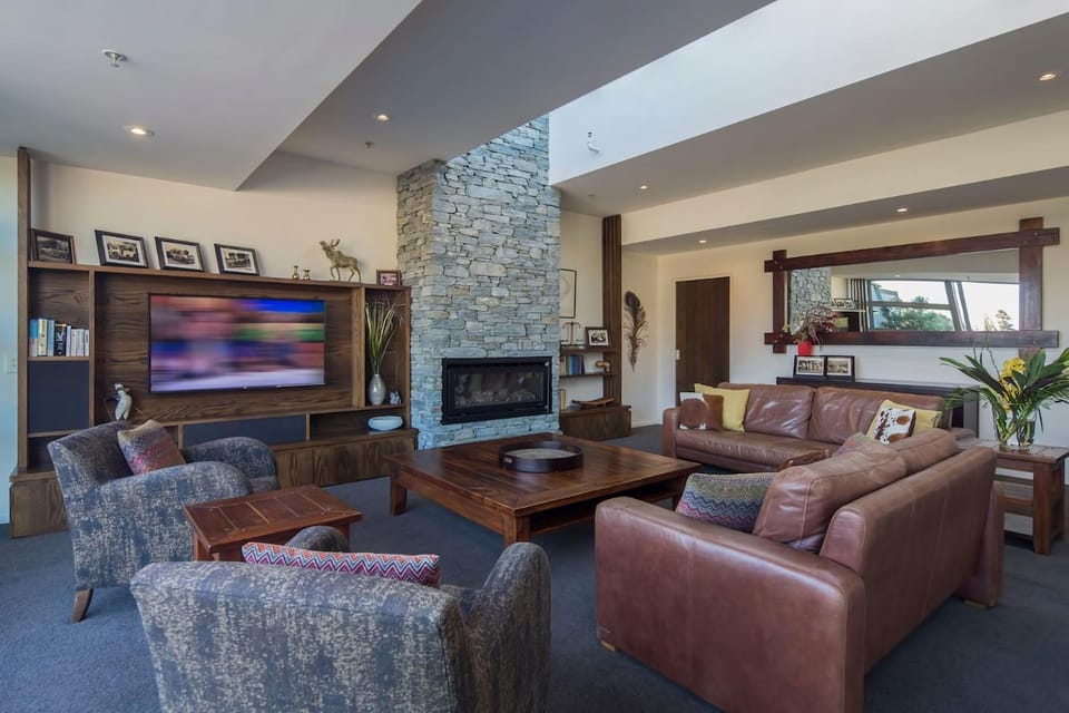 Shotover Penthouse Spa Apartment in Queenstown