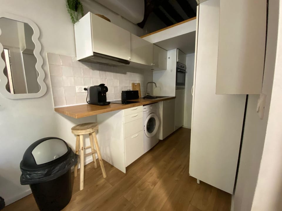 Kitchen or kitchenette