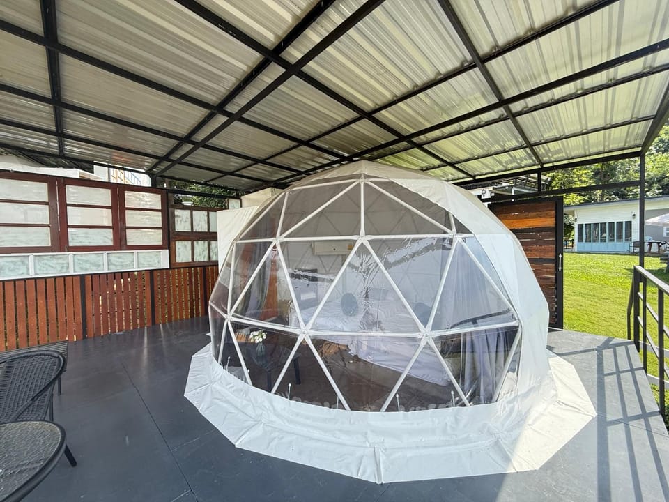 บ้านเชิงเขา โฮมสเตย์ Luxury tent in Thailand