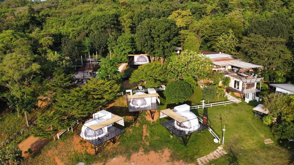 บ้านเชิงเขา โฮมสเตย์ Luxury tent in Thailand