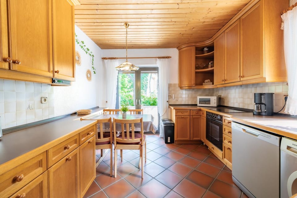 Kitchen or kitchenette, Dining area, dishwasher, oven, stove