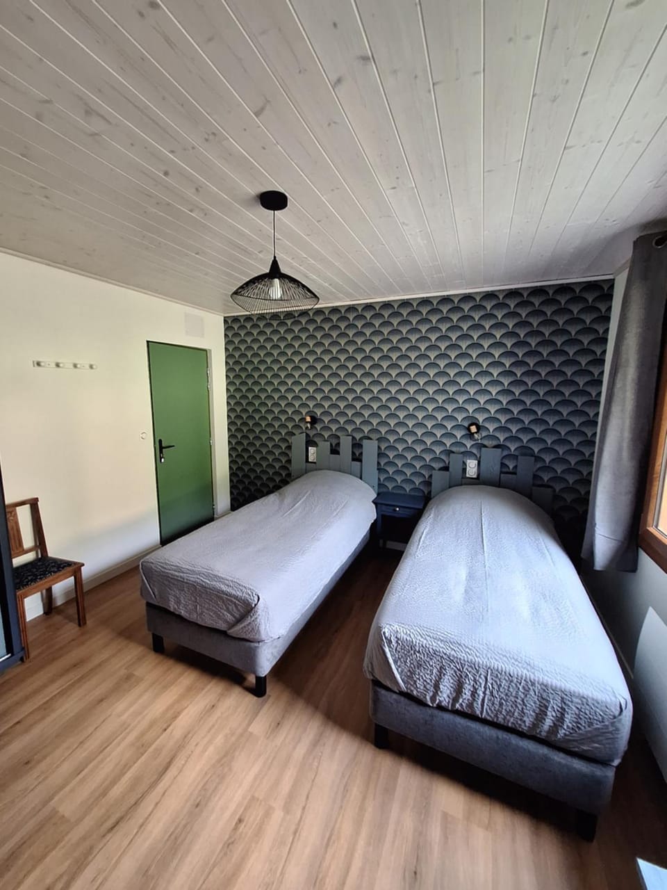 Photo of the whole room, Bedroom