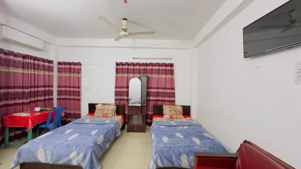 Mohammadia Restaurant & Guest House Near United Hospital Hotel in Dhaka