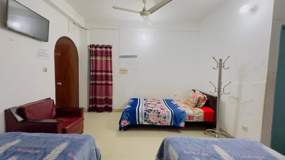 Mohammadia Restaurant & Guest House Near United Hospital Hotel in Dhaka