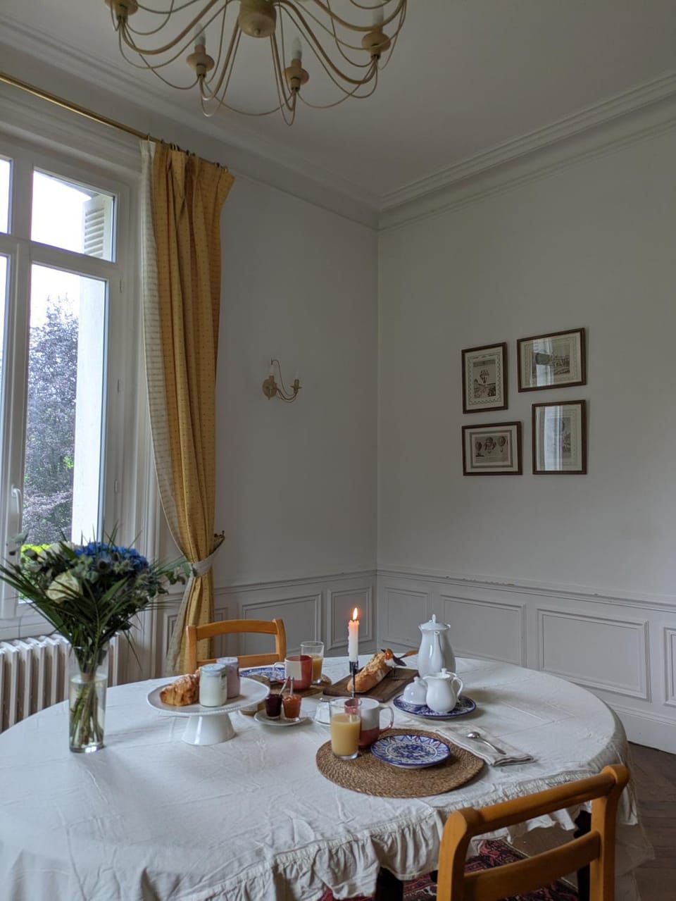Chambre d'hôte - petit château à la campagne Bed and Breakfast in Normandy
