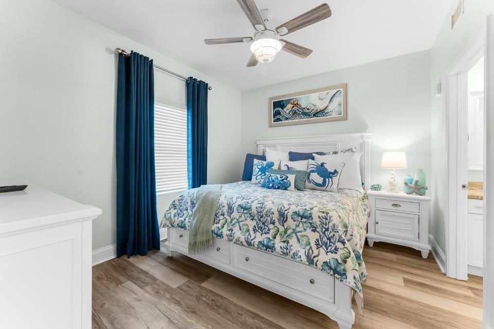 Modern Resort Condo! Gulf Views & Amenities Galore! presented by Dolce Vita Getaways! Apartment in Panama City Beach