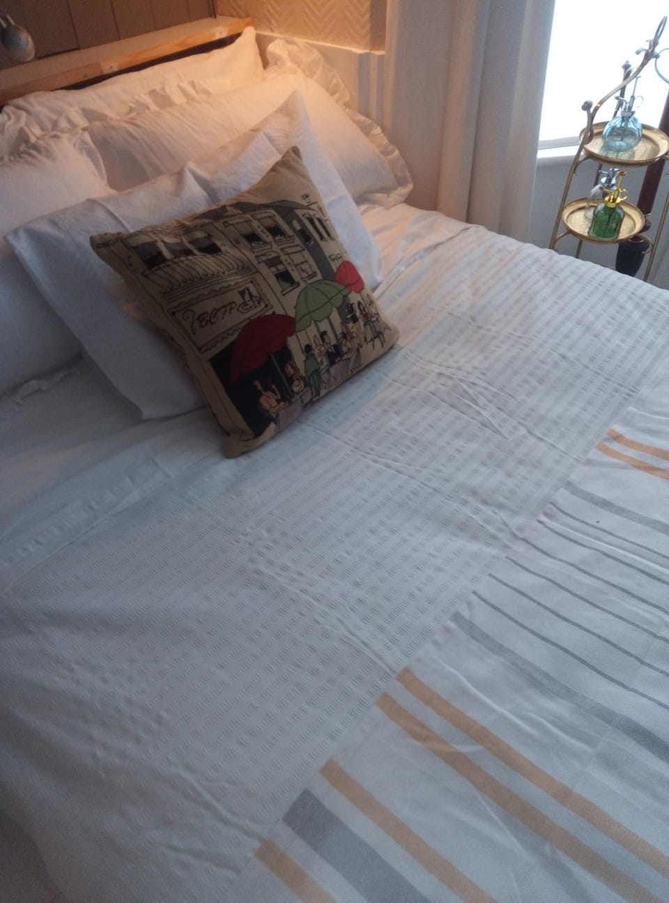 Property building, Bed, Floor plan, Bedroom