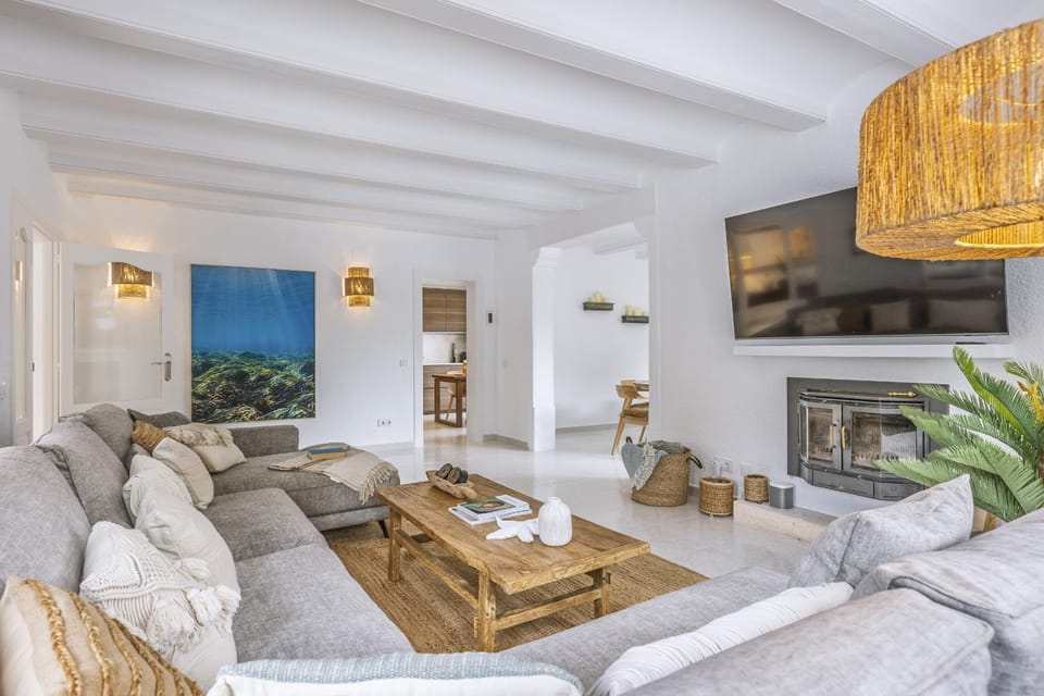 Communal lounge/ TV room, Living room