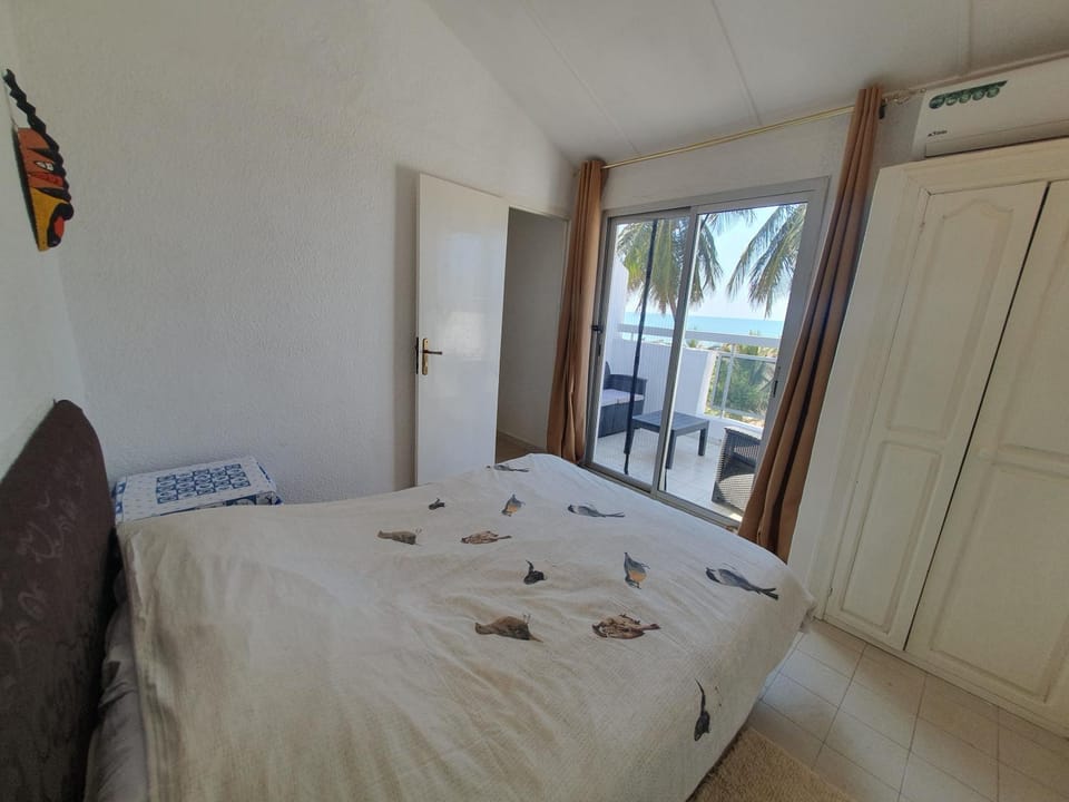 Bed, Photo of the whole room, Bedroom, towels, wardrobe, air conditioner