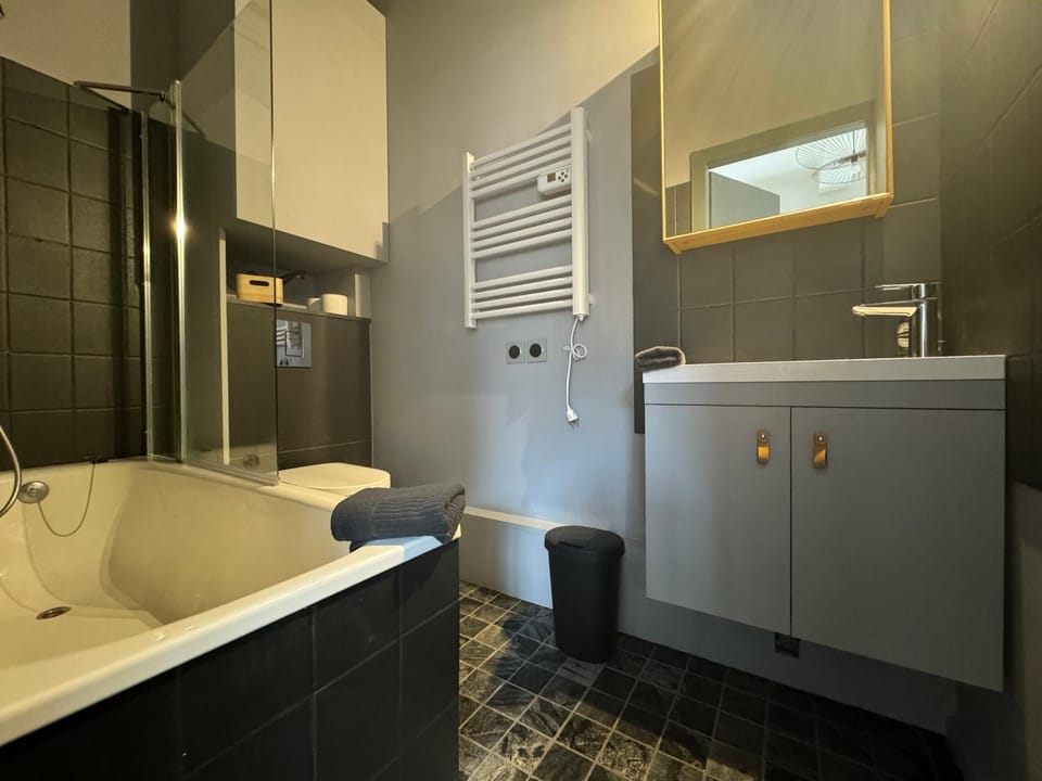 Bathroom, Bath, towels
