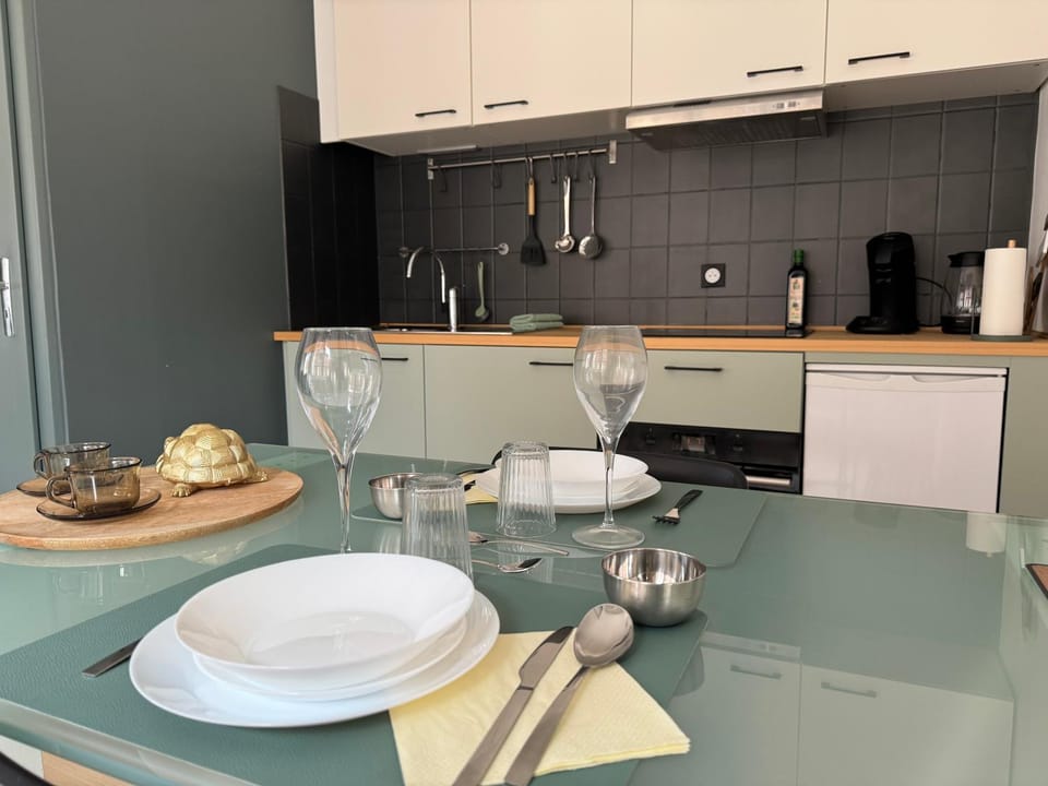 Dining area, kitchen