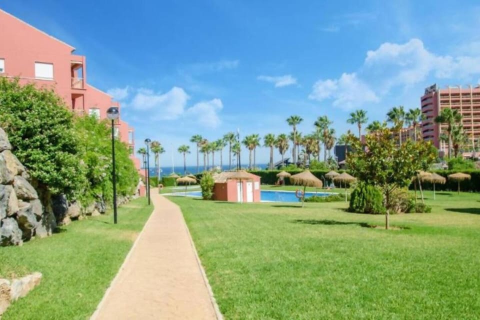 Marina Breeze Home Piscina Wi-Fi 2 Dorm 4 Pax Apartment in Benalmadena