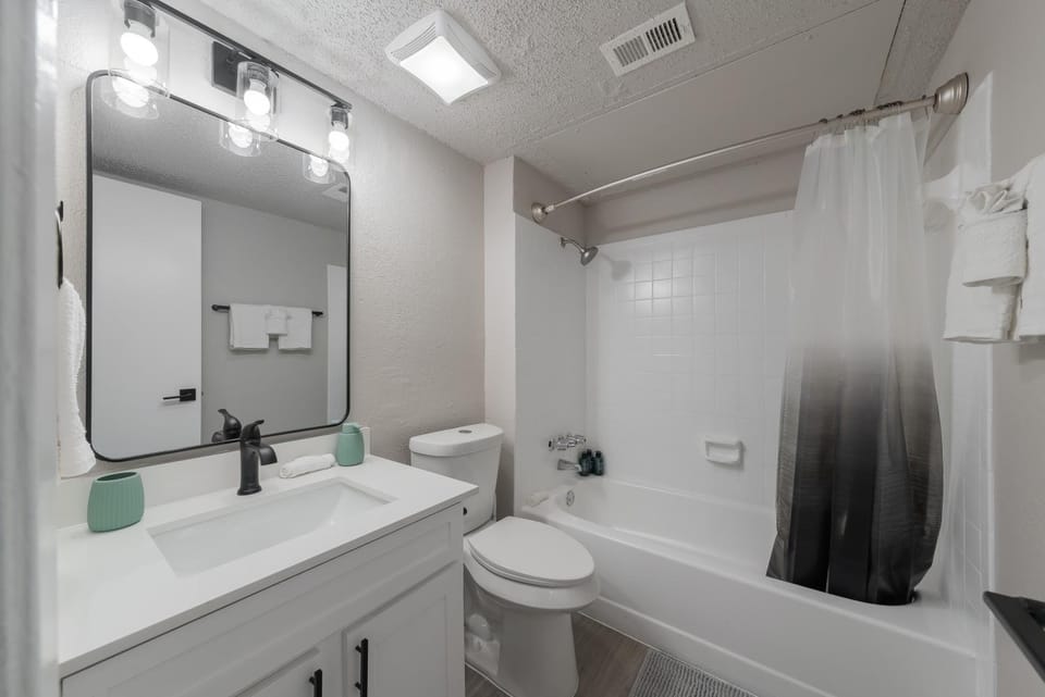 The Landry 129 Spacious and Cozy 1 Bedroom 1bth Apartment in Arlington