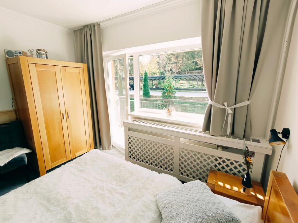 Photo of the whole room, Bedroom, Garden view, wardrobe
