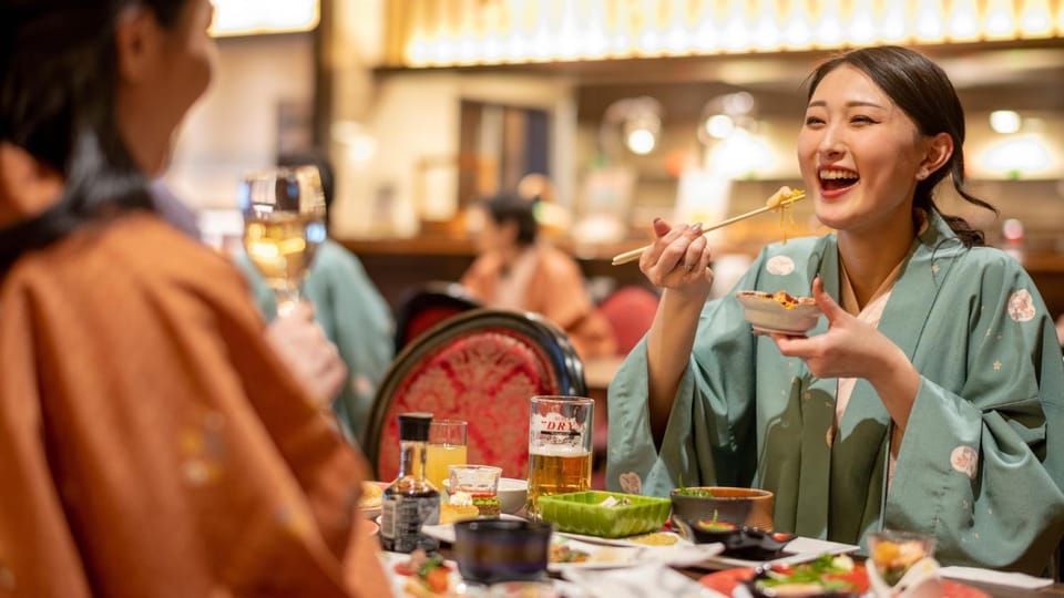Restaurant/places to eat, People, Food and drinks, Food