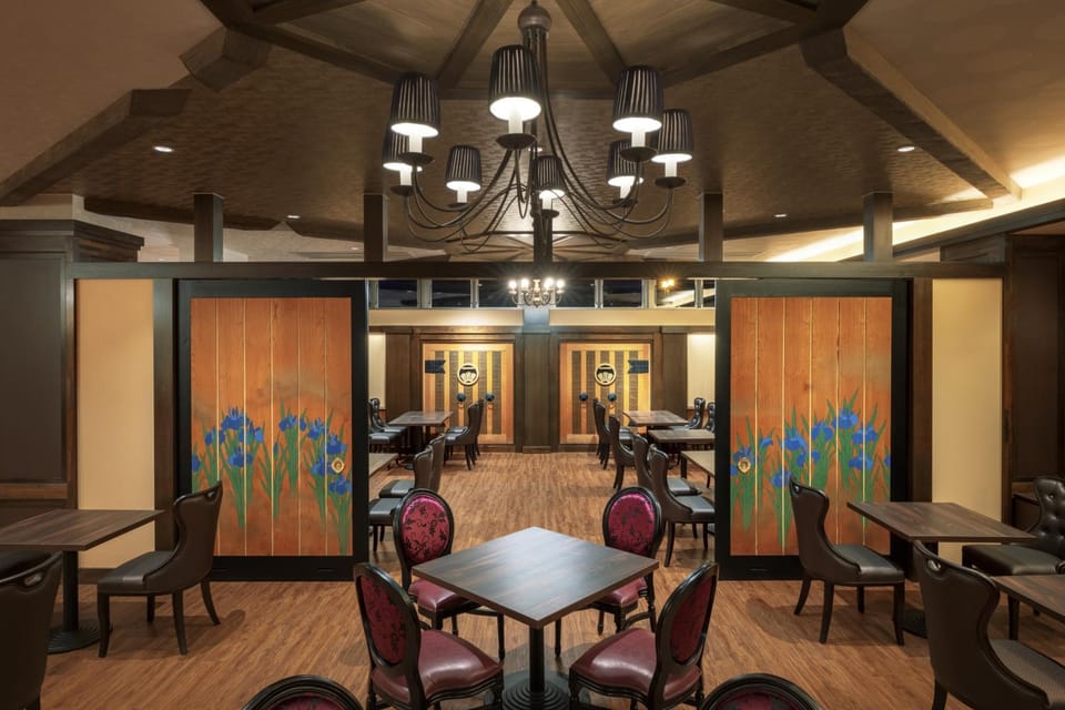 Restaurant/places to eat, Seating area, Dining area