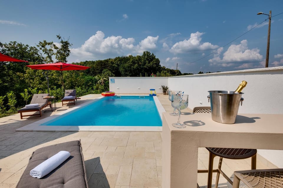 Patio, Day, Natural landscape, View (from property/room), Pool view, Swimming pool, sunbed