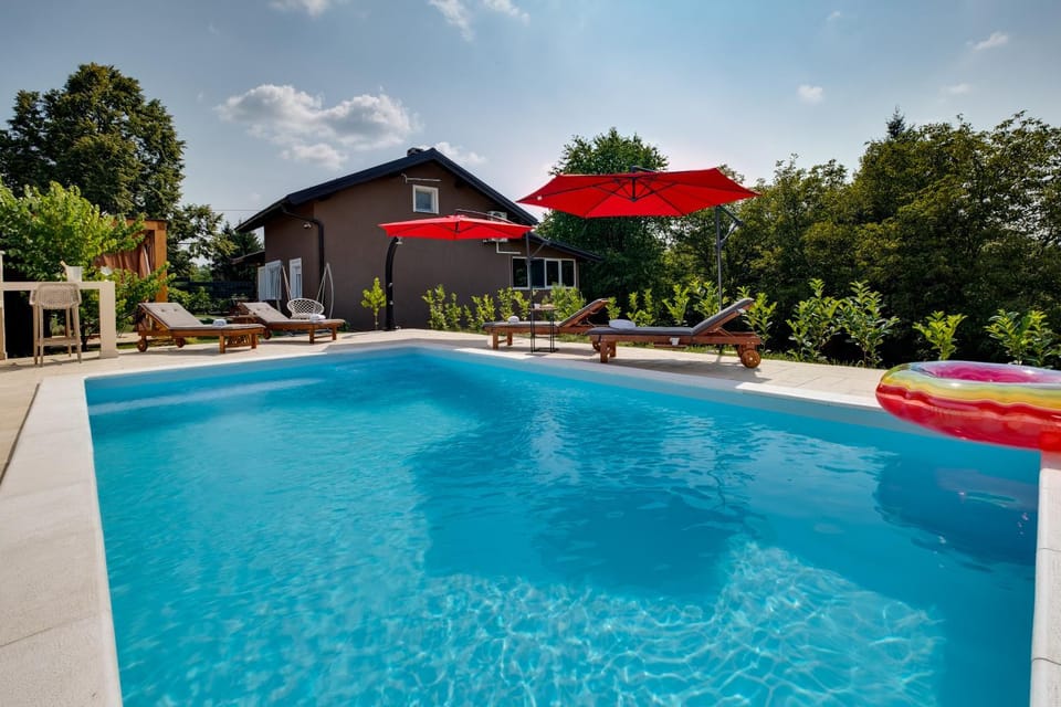 Swimming pool, sunbed