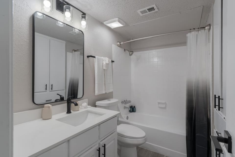 The Landry 163 Spacious and Cozy 1 Bedroom 1bth Apartment in Arlington