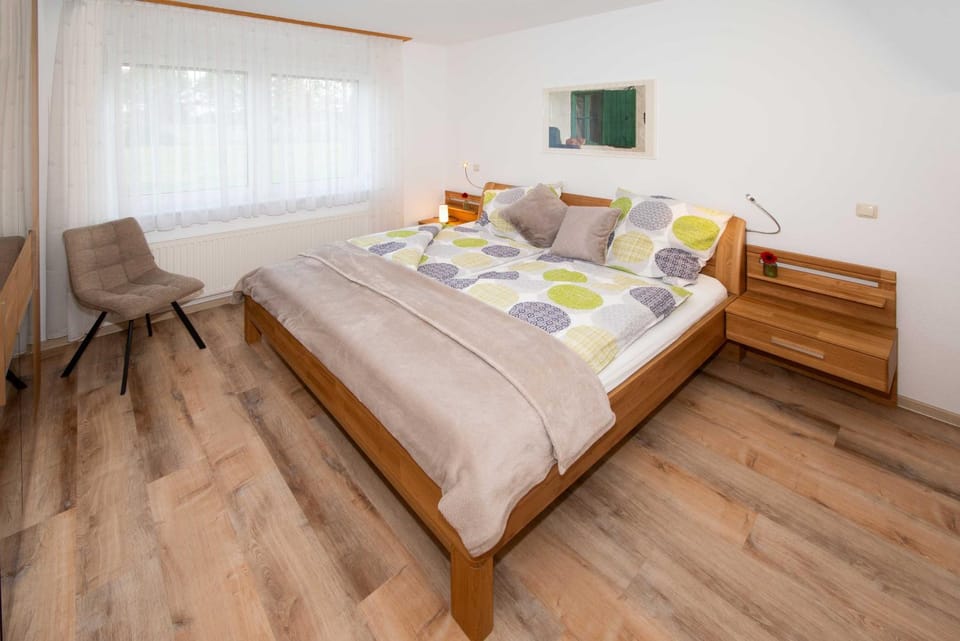 Bed, TV and multimedia, Photo of the whole room
