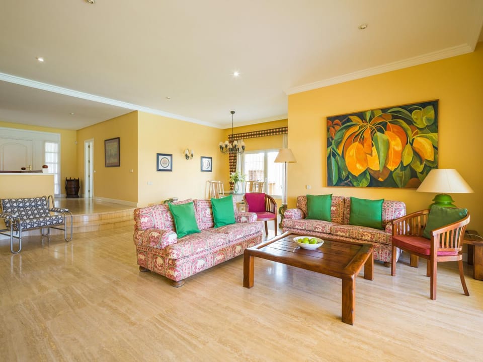 Communal lounge/ TV room, Living room, Seating area