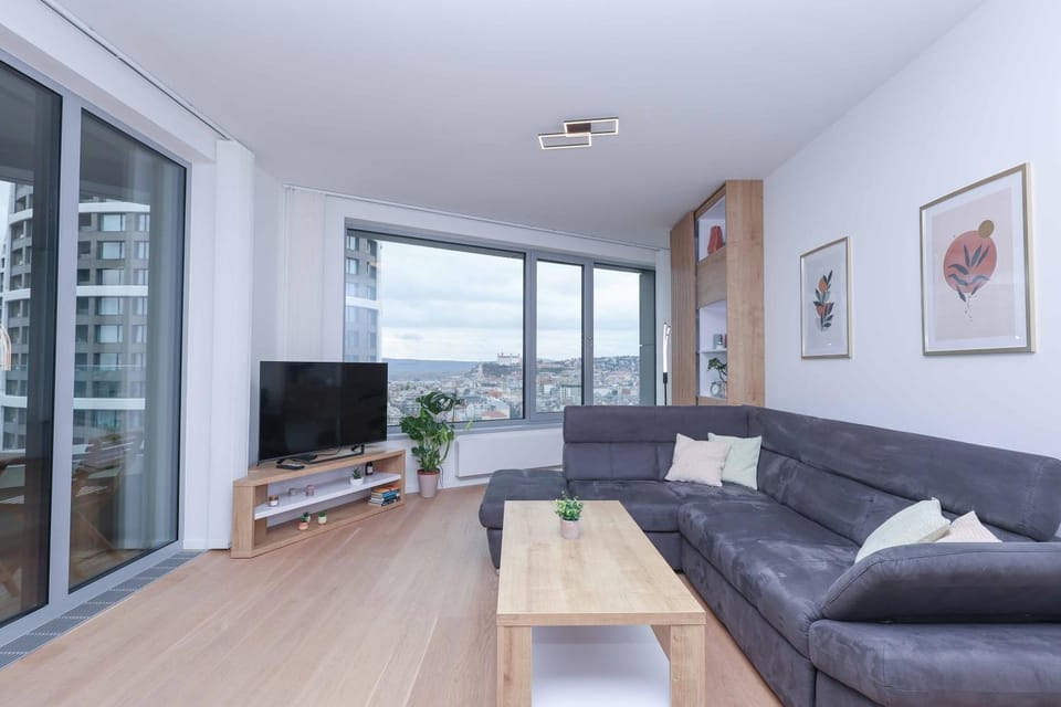 Skypark Tower 3-2 bedroom luxe apartment with free parking Apartment in Bratislava