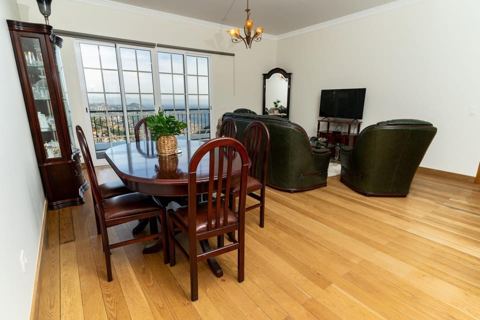 Communal lounge/ TV room, TV and multimedia, Living room, Dining area