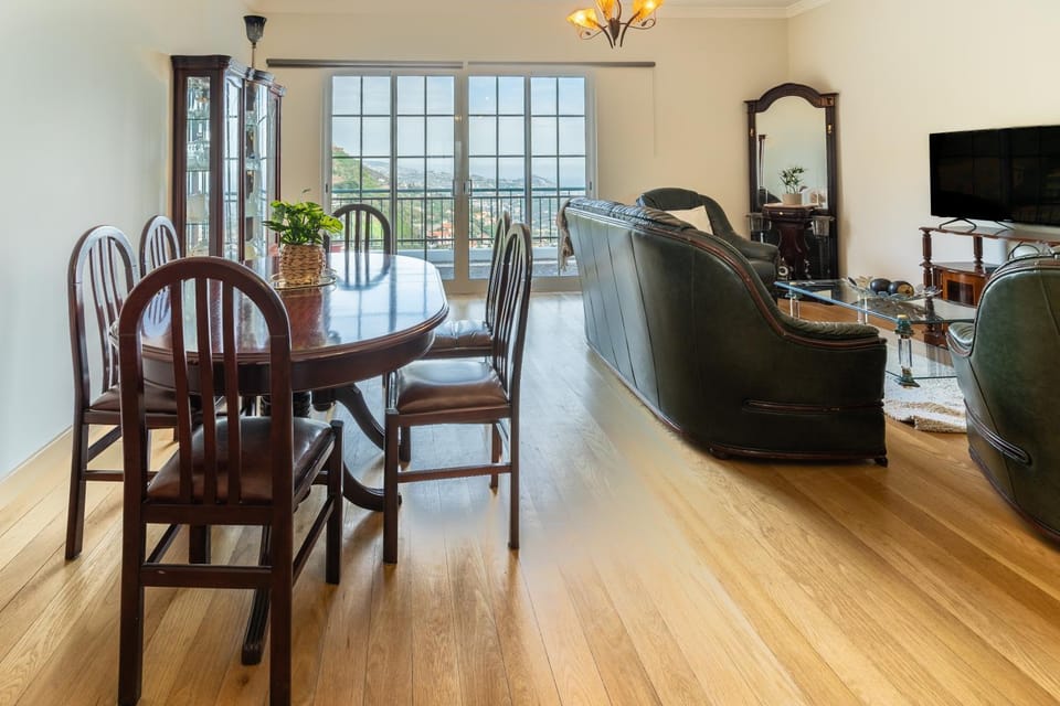 Communal lounge/ TV room, TV and multimedia, Living room, Seating area, Dining area