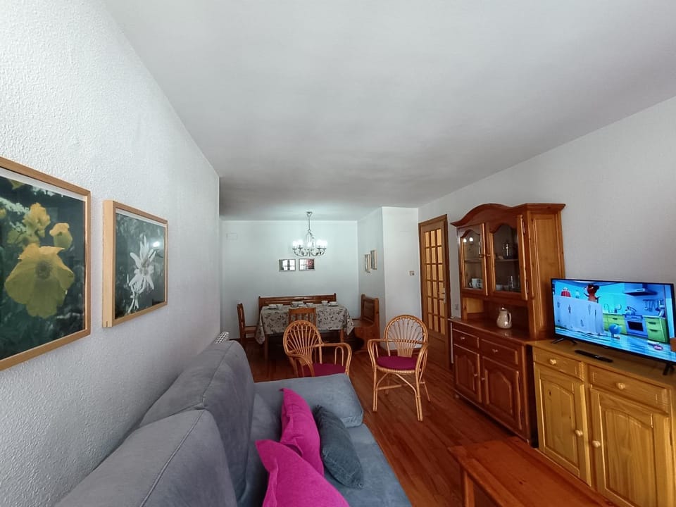 TV and multimedia, Living room, Dining area