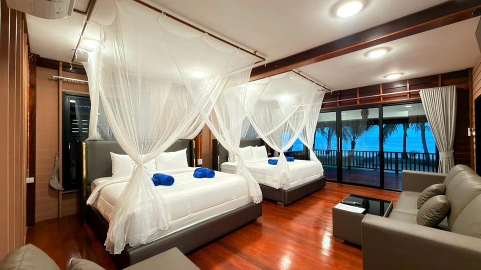 Property building, Bed, Natural landscape, View (from property/room), Photo of the whole room, Bedroom, Sea view