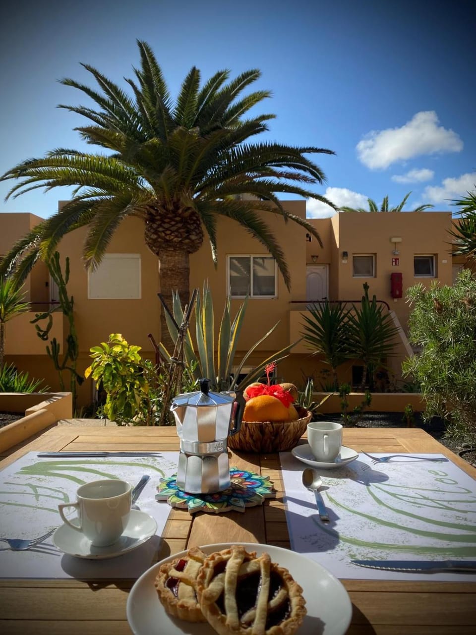 Patio, Garden, Dining area, Garden view