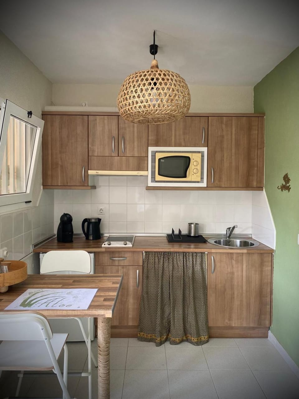 Kitchen or kitchenette, Dining area, stove